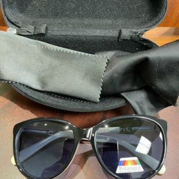 COPY - NWT Le Chic Polarized sunglass Black/Gray - Picture 2 of 8
